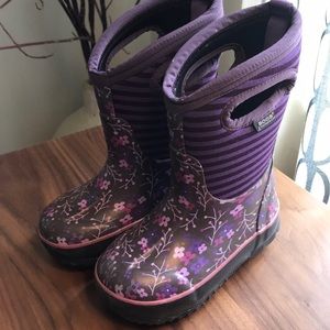 Toddler Bogs winter boots size 8